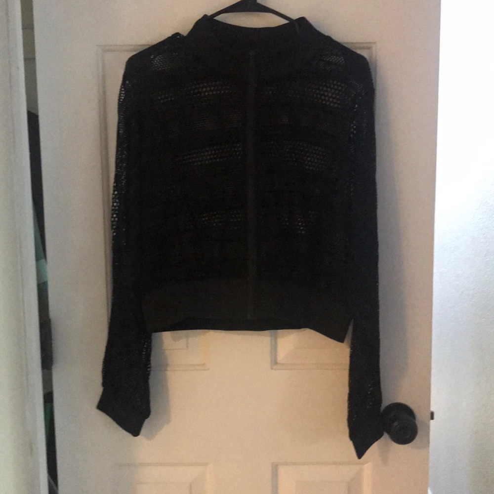 Cropped black jacket